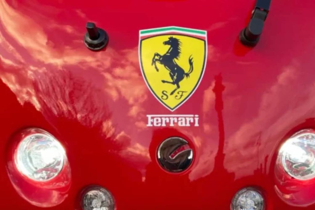 Auto Ferrari strana