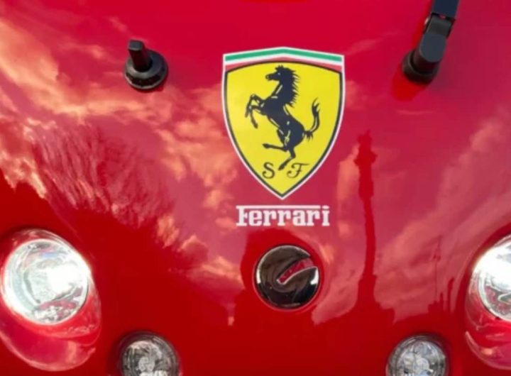 Auto Ferrari strana