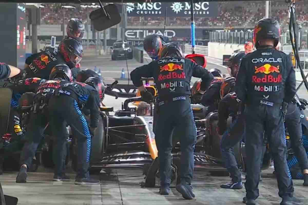 Red Bull pit stop