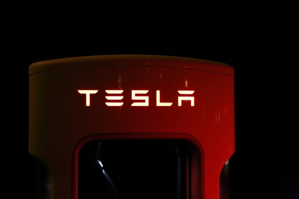 Tesla sicurezza clienti a rischio